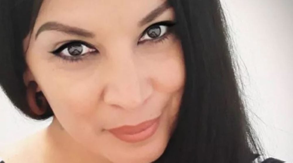 Mató a puñaladas a su esposa para “cumplir una profecía”