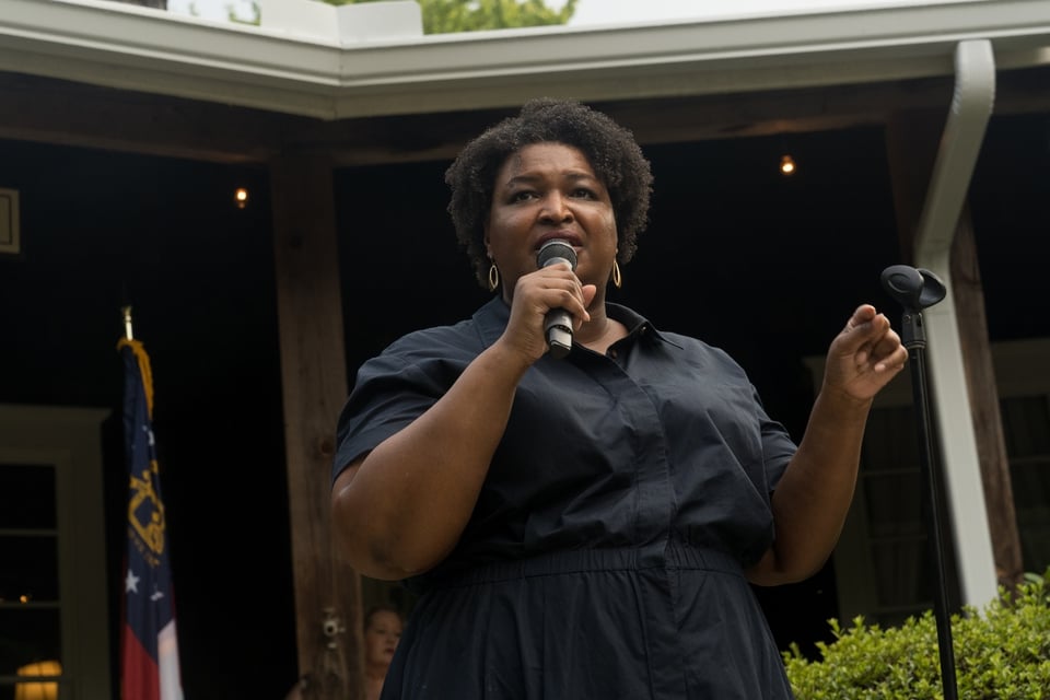Stacey Abrams, candidata demócrata a gobernadora de Georgia, lanza anuncio con propuestas en español