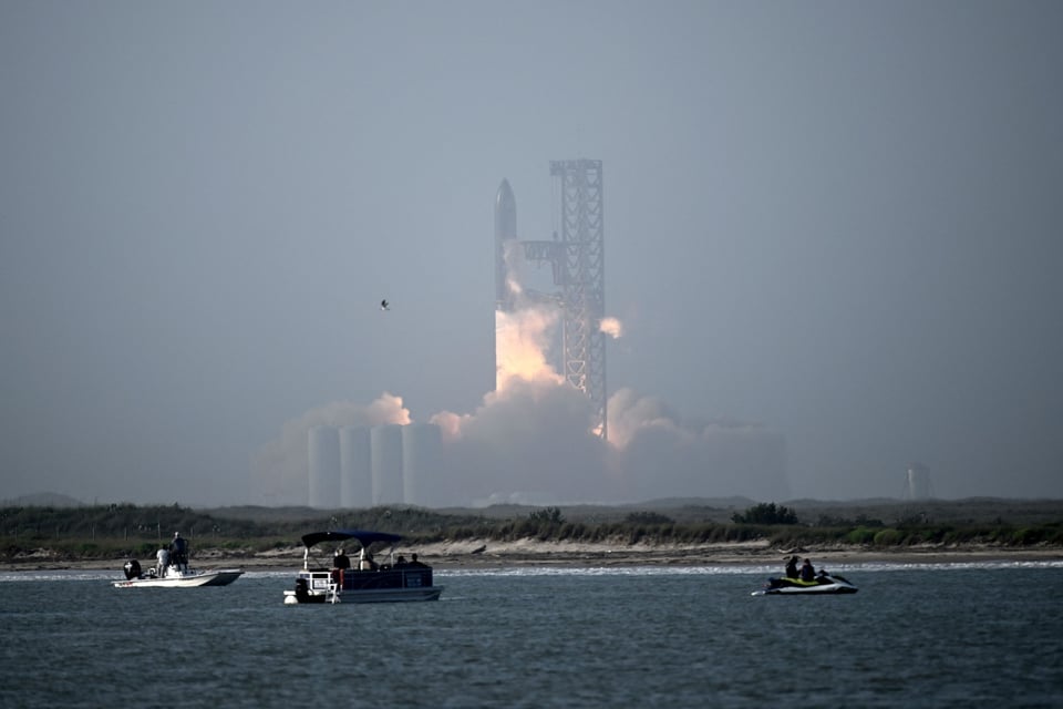 SpaceX’s Starship rocket explodes minutes after launch