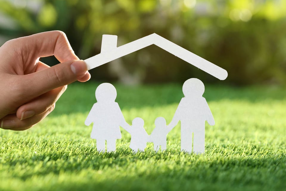 Apoyando el concepto de niño, hogar y familia trans, concepto de familia, familia feliz, relaciones familiares, MundoNOW