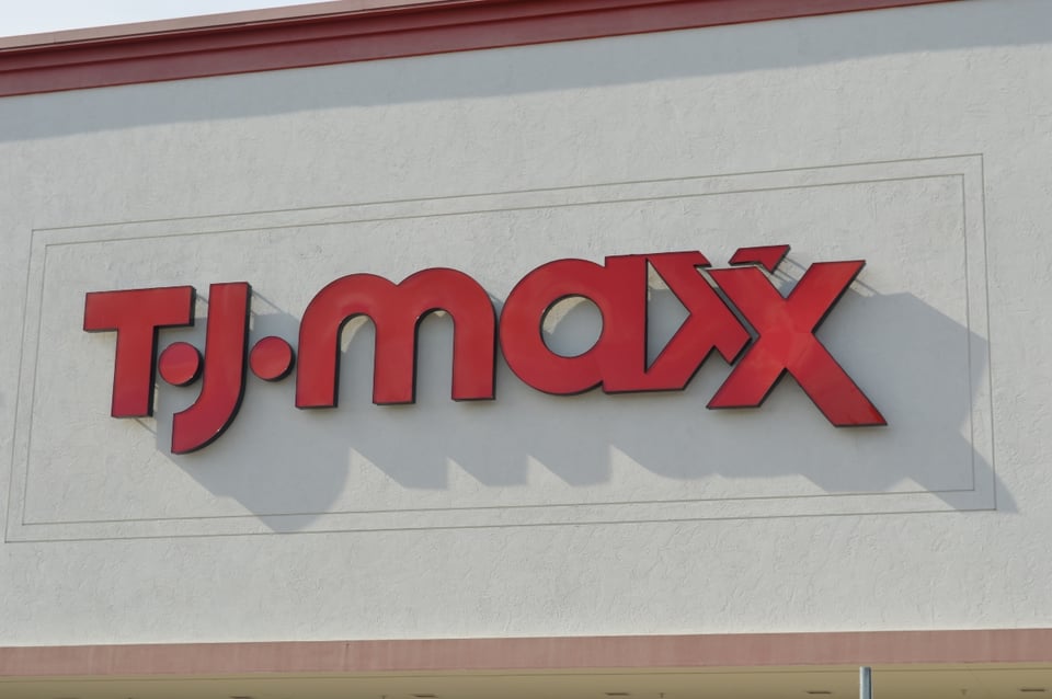Emiten recall de bancos para el hogar que venden en TJMaxx y Marshalls