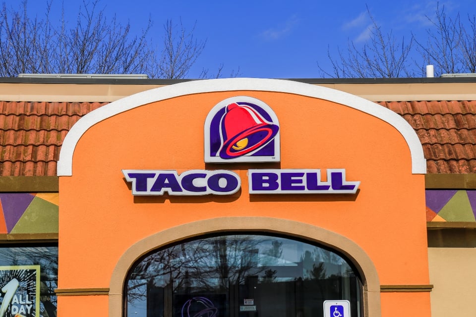 Se desata tiroteo en Taco Bell y reportan saldo mortal