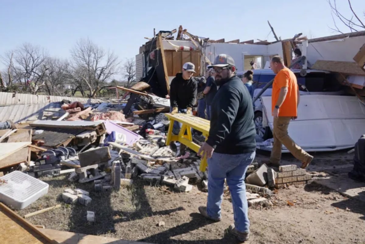 Tormenta invernal deja víctimas en Texas
