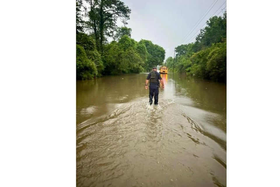 autoridades, sudeste de Texas, inundaciones, intensas lluvias, represas, MundoNOW