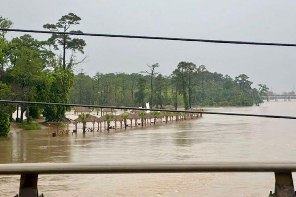 Lanzan advertencia sobre riesgo de inundaciones severas en Texas y ordenan evacuaciones