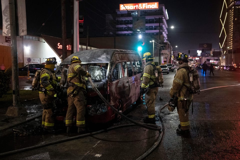 ¡Arde Tijuana! Grupos armados incendian unidades de transporte público