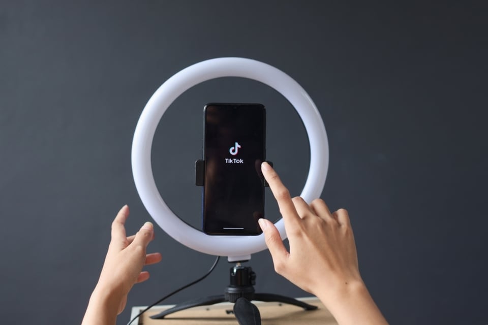 social networks, school environment, Tom Young, classroom, MundoNOW, Ohio would ban TikTok