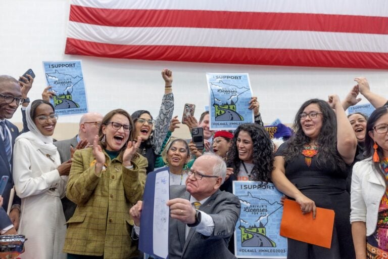 Minnesota permitirá el trámite de licencias de conducir sin importar estatus migratorio