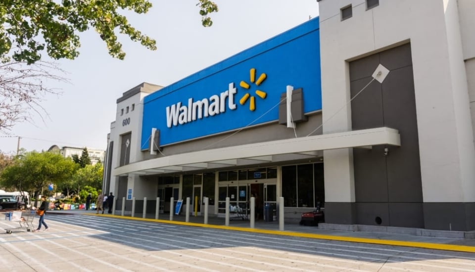 Reportan incendio y evacúan megatienda Walmart de Las Vegas