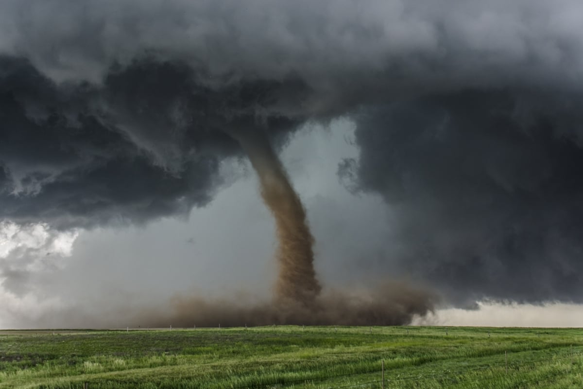 Peligroso tornado en Lincoln, Nebraska deja heridos y daños a su paso (FOTOS)