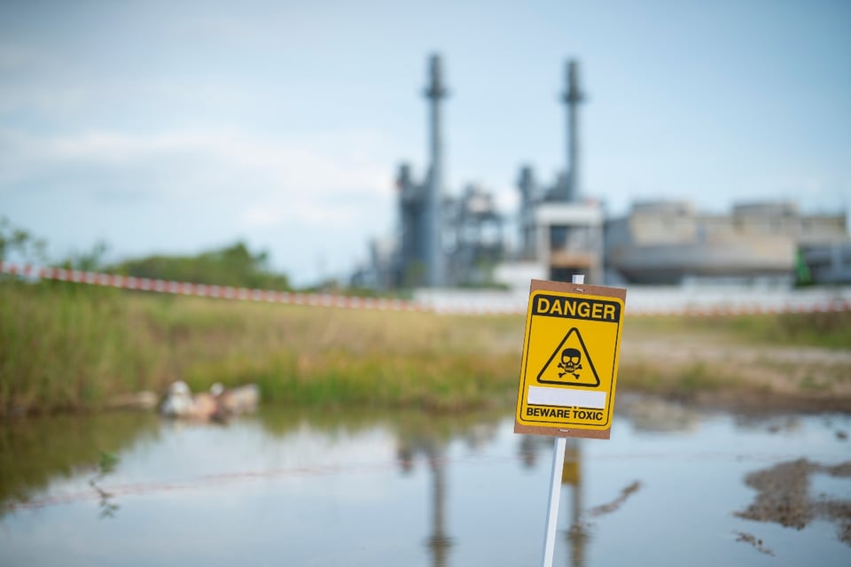 Autoridades reportan fuga química y alerta para ciertas áreas del condado de Harris
