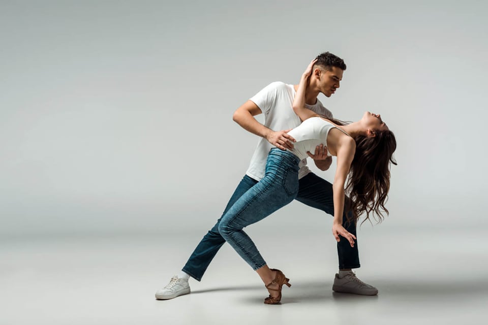 Bachata, República Dominicana, bailarines, jeans, MundoNOW