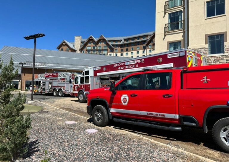 Terror: Cae aire acondicionado sobre piscina de un hotel y deja seis heridos