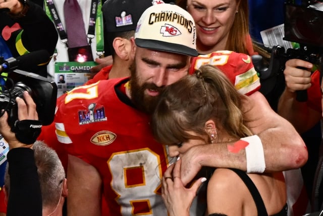 No hubo anillo, pero así fue el romántico momento entre Taylor Swift y Travis Kelce en el Super Bowl LVIII