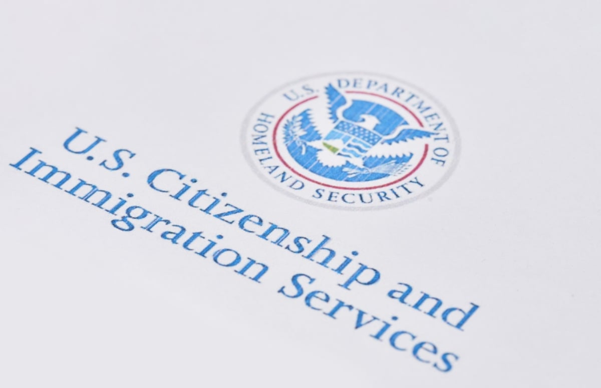 ¿Quiénes se beneficiarían de la nueva regla de la carga pública del USCIS?