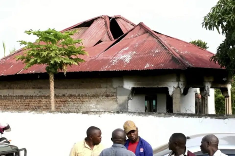 Reportan 41 muertos por fatal ataque en escuela de Uganda, cerca de la frontera con el Congo
