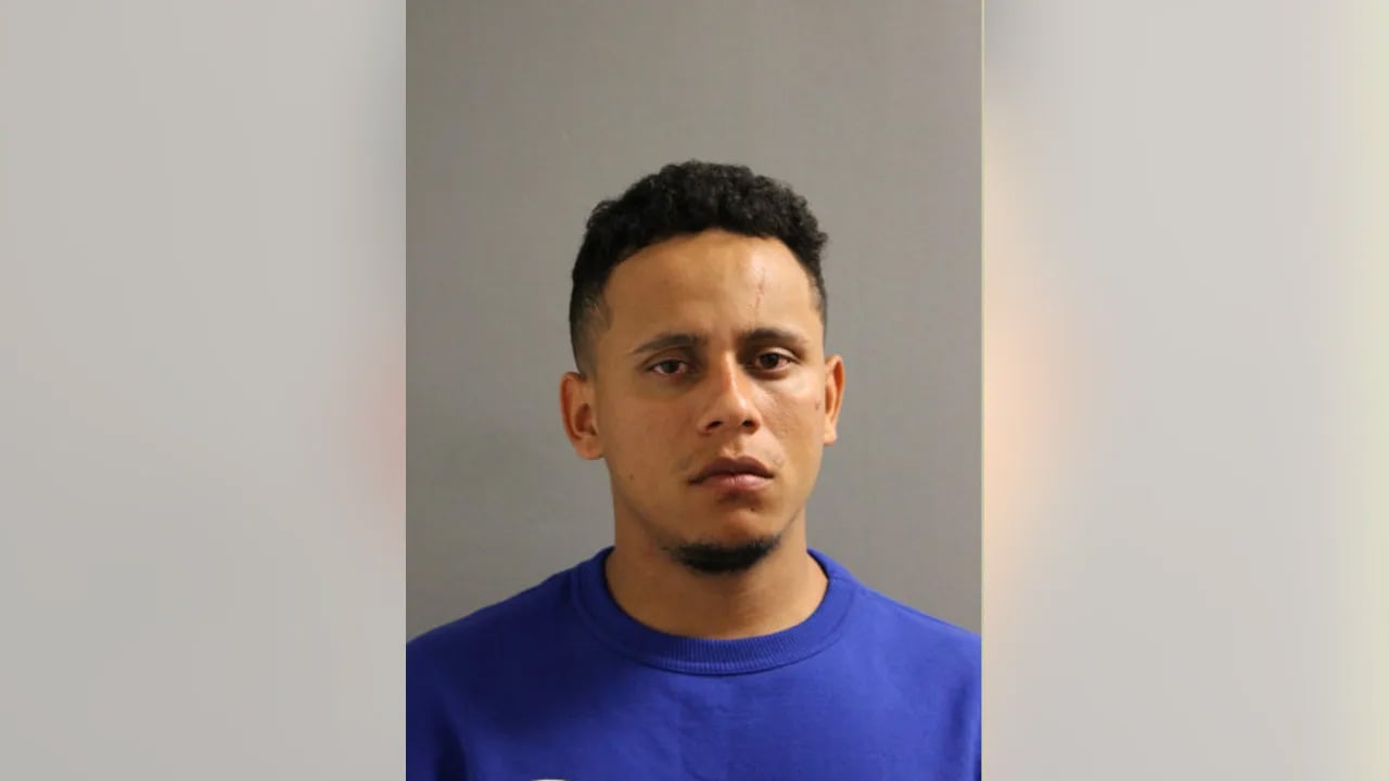 Migrante venezolano dispara a una mujer en la cara en Chicago