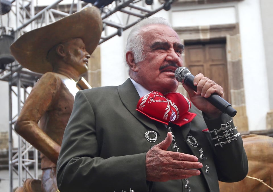 Silvia Pinal confiesa que quiso emparentar con Vicente Fernández featured image
