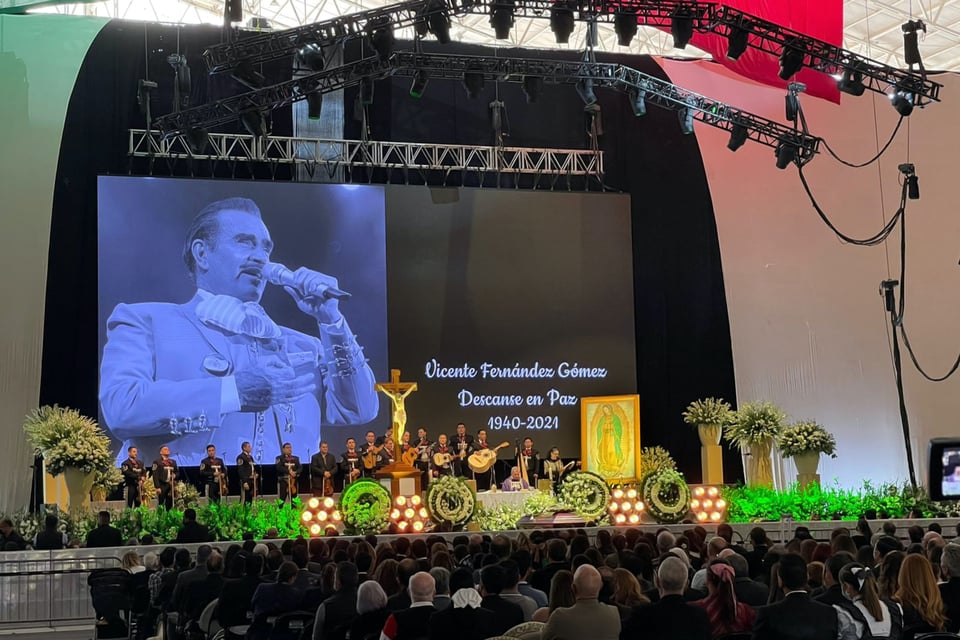 Hijo de Vicente Fernández fue alejado por el cantante con dinero featured image