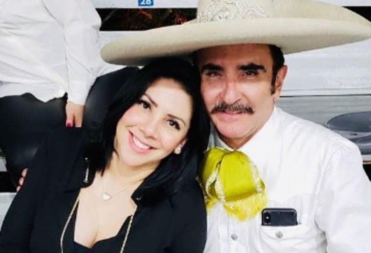 Vicente Fernández Jr. announces his divorce and sends a message of love to his voluptuous girlfriend (PHOTOS)