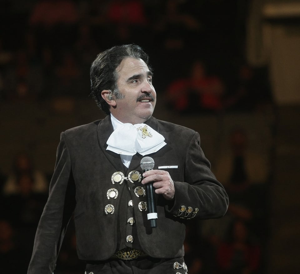 ¿Le afectó que le dijeran ‘anciano’? Vicente Fernández Jr. se graba en procedimiento para rejuvenecer (VIDEO)