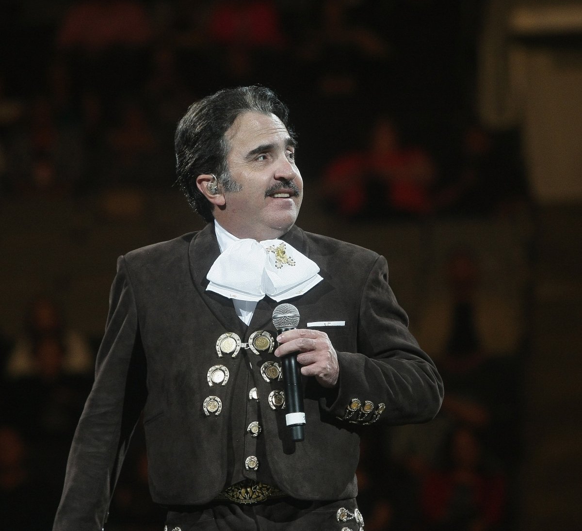¿Le afectó que le dijeran ‘anciano’? Vicente Fernández Jr. se graba en procedimiento para rejuvenecer (VIDEO)