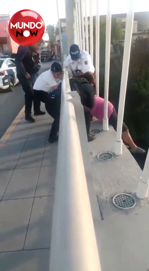 Policías evitan tragedia