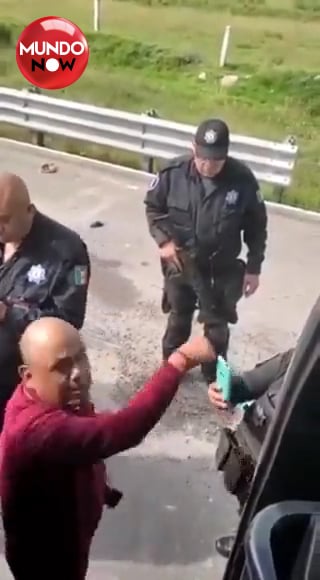 Terminó pidiendo ayuda a pasajeros