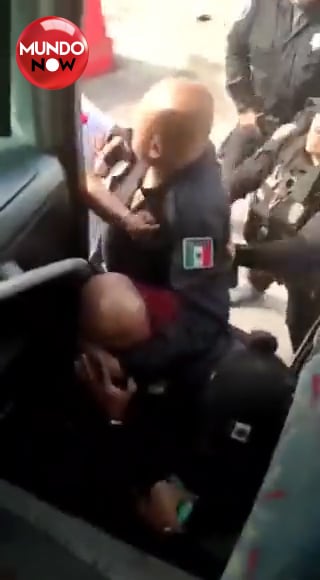 Terminó pidiendo ayuda a pasajeros
