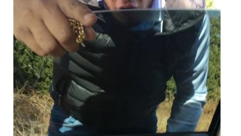 Crónica: engañan a hispanos con oro falso