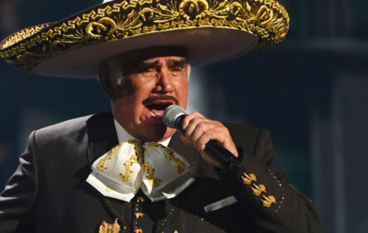 ¿SE BURLAN DEL CHARRO? Vicente Fernández es 'humillado' en plenos Grammys 2022 (VIDEO)