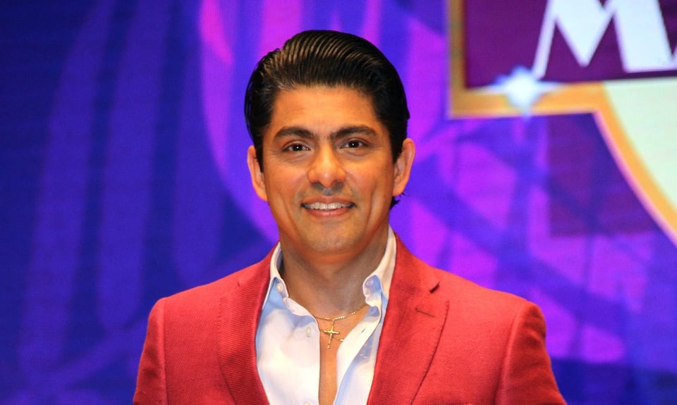 El cantante mexicano, Víctor García, sufre accidente en una lancha
