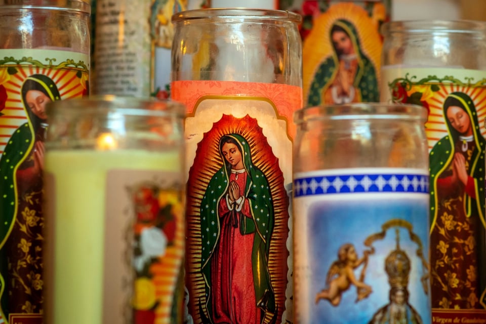 En pleno día de la Virgen de Guadalupe, surge ‘polémica’ aparición de su imagen en Neza