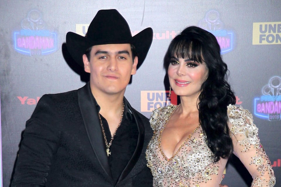 mother, son, Bandamax, regional mexican