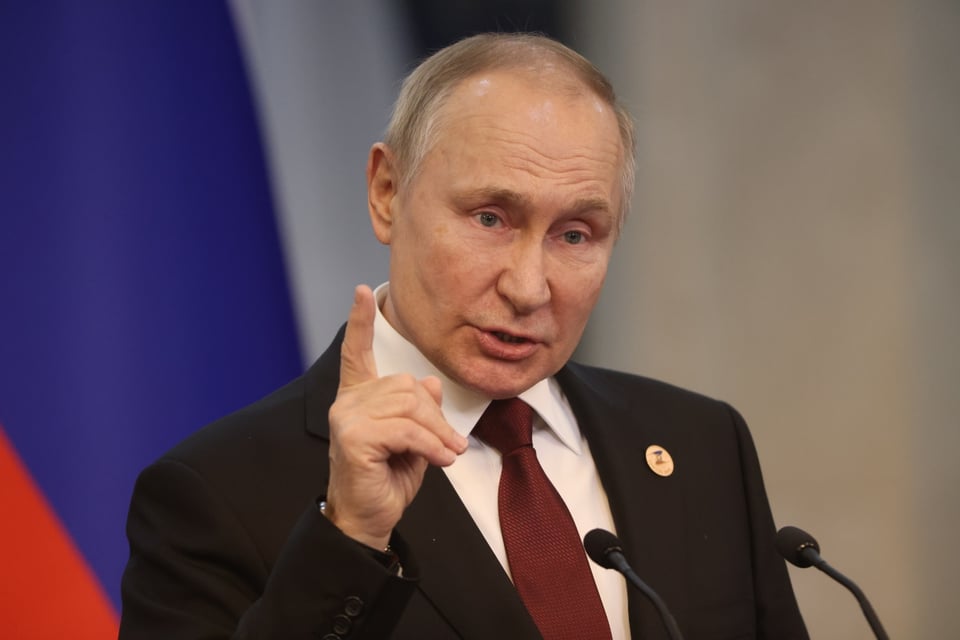 Vladimir Putin dice que cualquier país que ataque a Rusia será borrado de la faz de la tierra