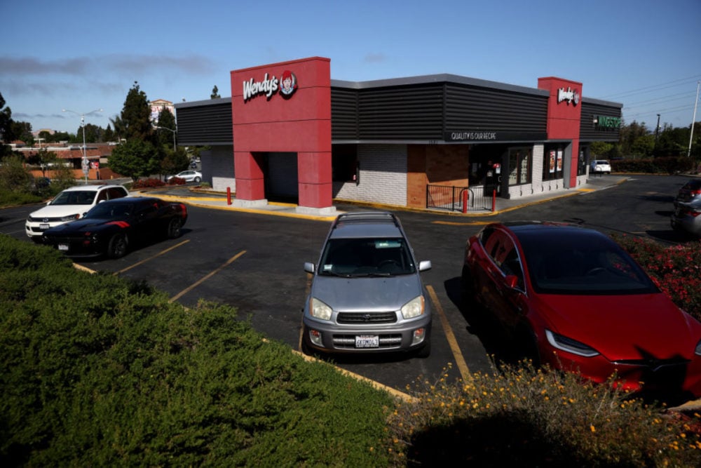 Tiroteo en drive thru de Wendys deja tres personas muertas