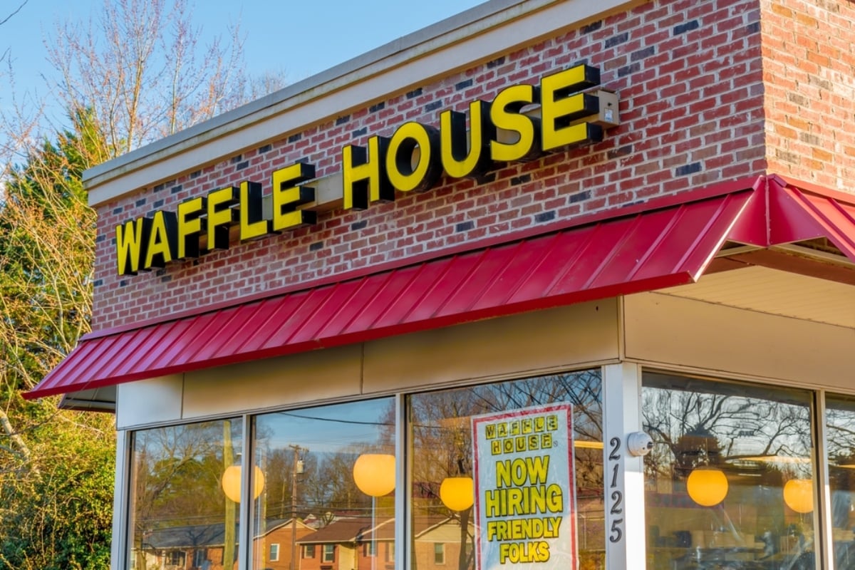 Waffle House Sube Precios por Escasez de Huevos en Estados Unidos