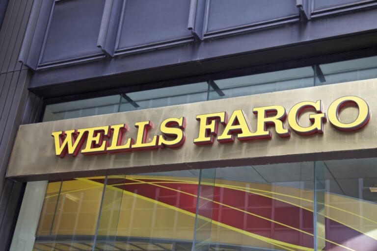 Wells Fargo reembolsará $40 millones de dólares a sus clientes ¿Cómo saber si eres elegible?