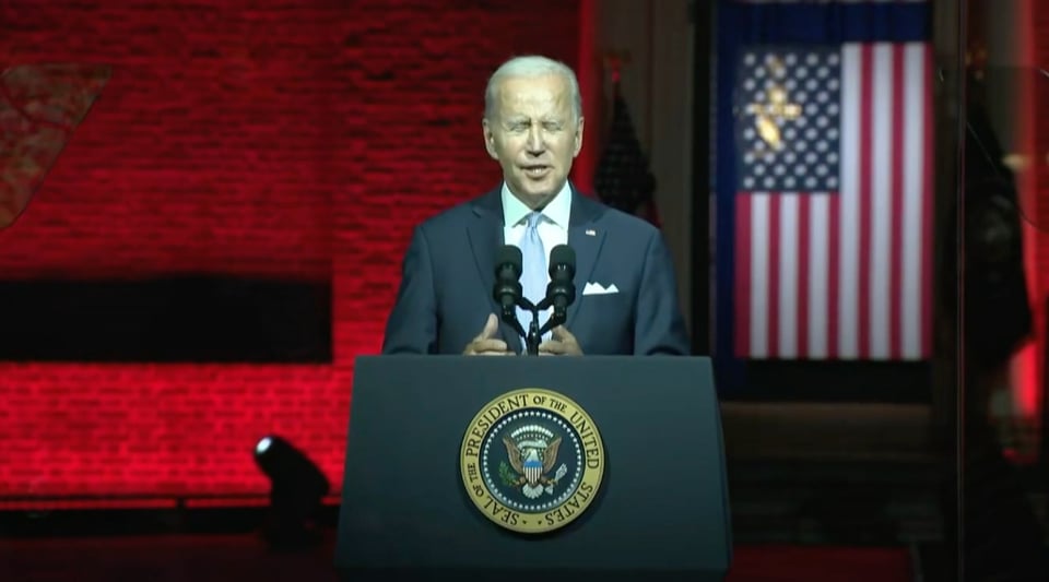 Biden ahora llama a Trump por su nombre