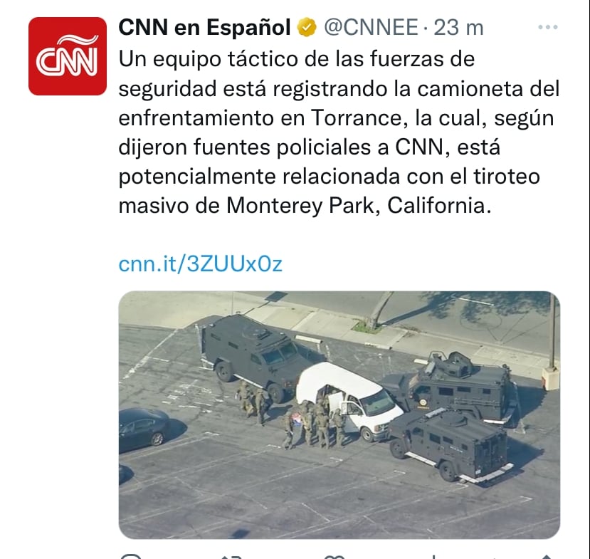 Policía rodea van donde se creía que estaba el autor de la masacre