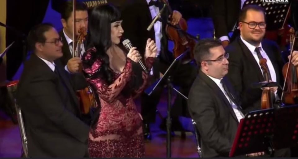 La cantante perdió la paciencia luego de que la audiencia no guardara silencio