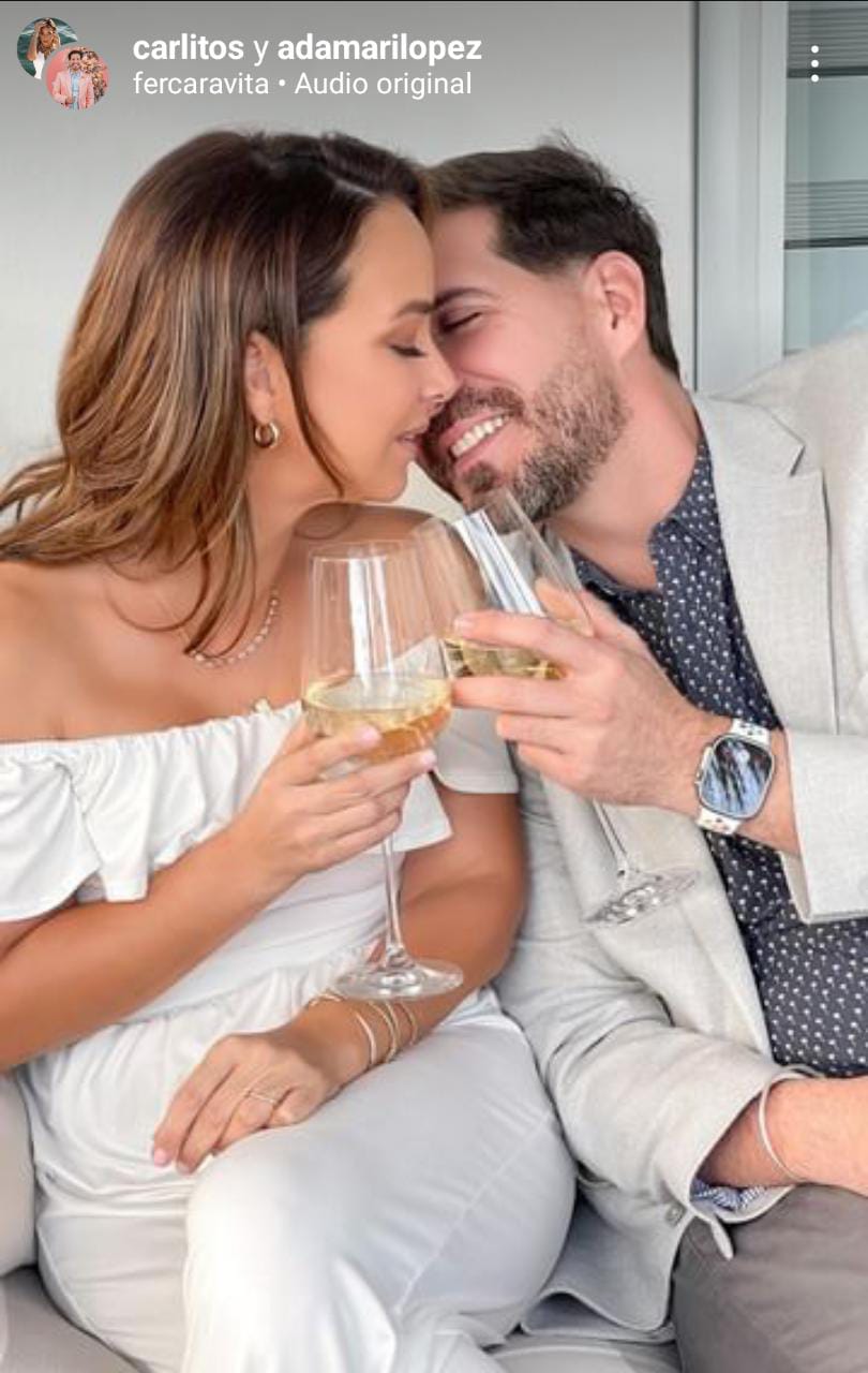 Adamari López sorprendió al aparecer muy pegadita y casi dándole un beso a Carlitos Pérez-Ruiz