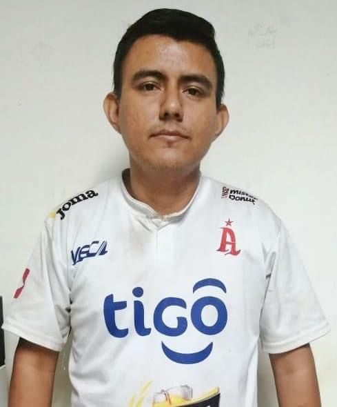 Cómo sacado de una telenovela mexicana, el salvadoreño, Orlando Rafael Ramos Ramírez, fue capturado por fingir su propio secuestro en Zacatecoluca, una humilde zona del país centro americano. “Este sujeto envió un audio a sus familiares diciendo que lo habían privado de libertad y que lo asesinarían si no entregaban $1,500” Informaron autoridades de locales sobre este caso donde el sujeto buscaba robar a su propia familia