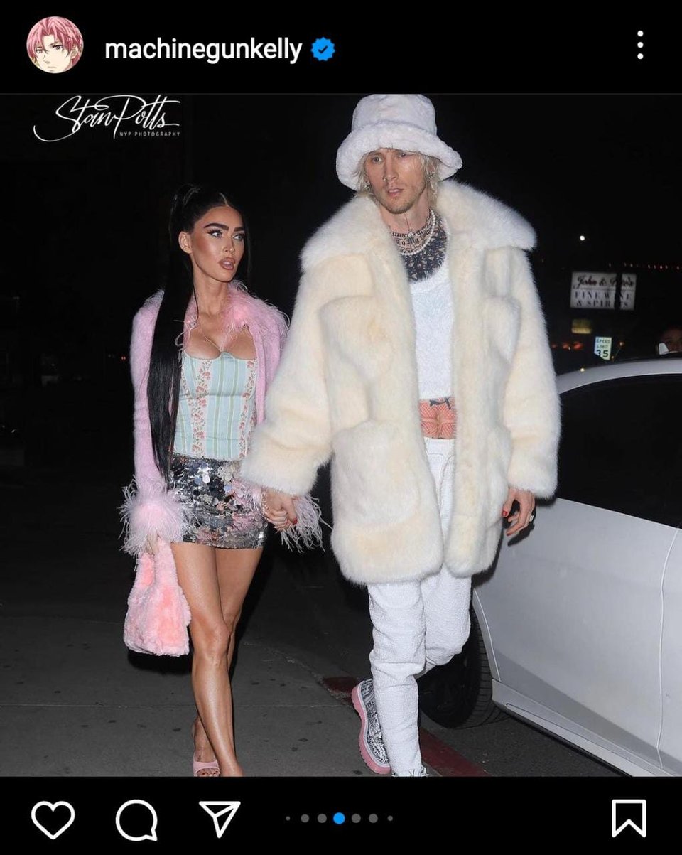 El cantante estuvo acompañado de su prometida Megan Fox
