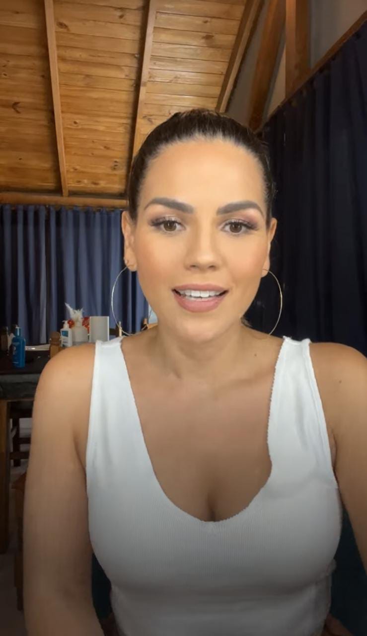 Karina Banda terminó revelando una triste noticia durante su transmisión en vivo