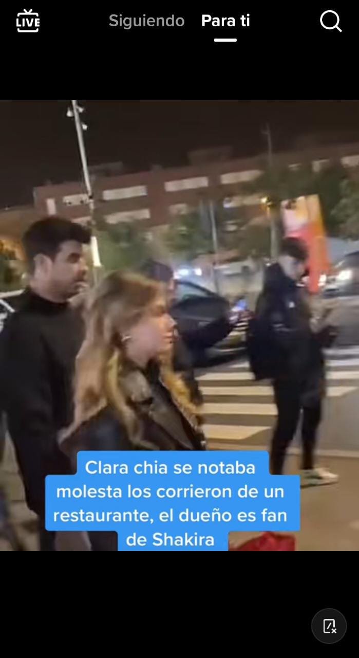 Apparently Piqué and Clara Chía were thrown out of a restaurant and Shakira was the culprit