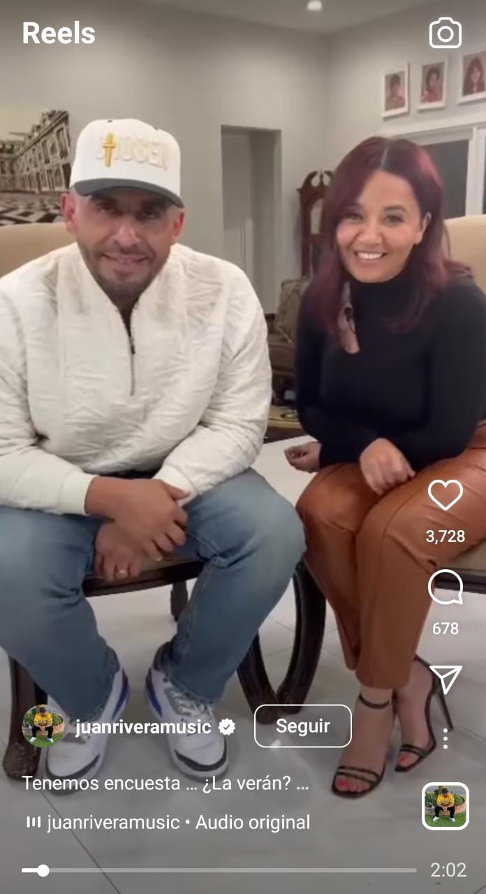 Now he presents himself with his wife to send a message