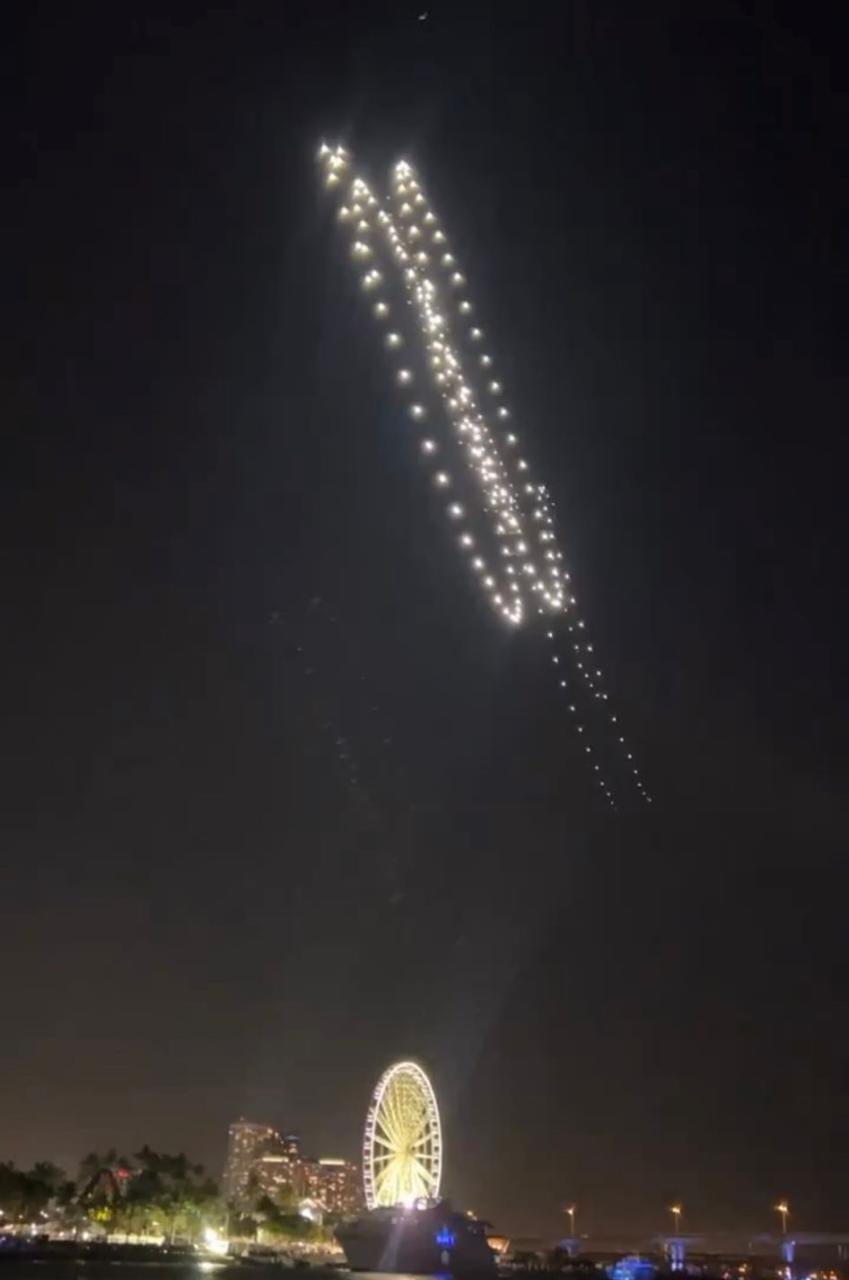 Aparecen luces en el cielo de Miami sorprendiendo a turistas con su presencia