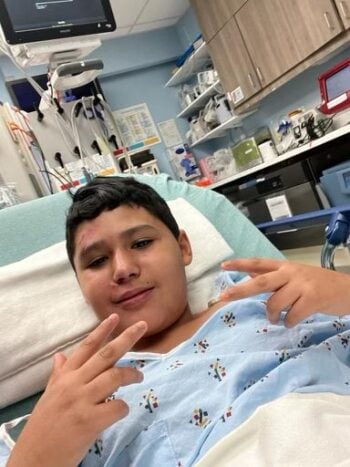 El niño hispano resultó herido tras salvar a sus compañeros