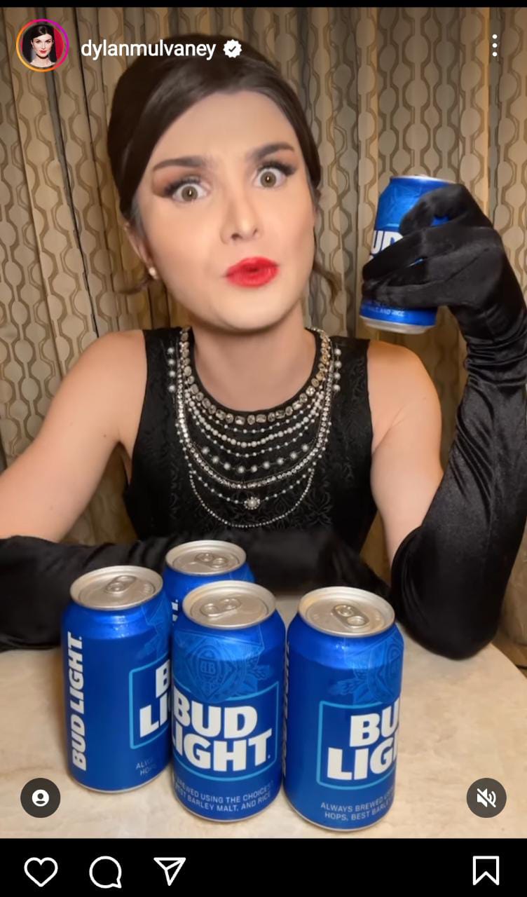 Bud Light recibe críticas tras asociación con miembro de la comunidad LGBTQ+